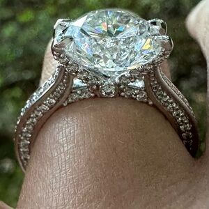 Elegant Platinum Diamond Ring